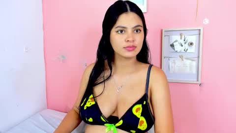 Thalia online show from 11/22/25, 03:38