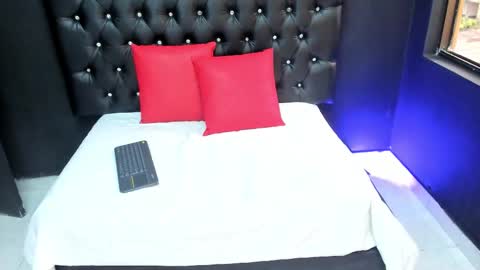 Snapshot of amanda_noir chatting on 12/03/25, 08:29 amanda_noir online show from 12/03/25, 08:29