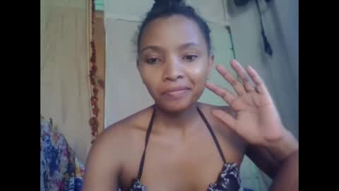 Snapshot of amandaaa25 chatting on 10/17/25, 12:19 amandaaa25 online show from 10/17/25, 12:19