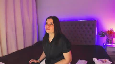 Snapshot of amandahoppe chatting on 07/06/26, 04:20 Amanda online show from 07/06/26, 04:20