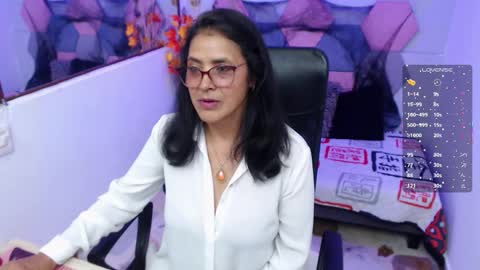 Snapshot of amandapeet chatting on 10/29/25, 08:43 amandapeet online show from 10/29/25, 08:43