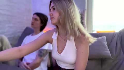 Snapshot of amandatalk chatting on 10/25/25, 06:21 amandatalk online show from 10/25/25, 06:21