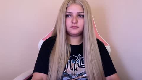 Snapshot of amandhaaa chatting on 02/05/25, 06:37 Amandha online show from 02/05/25, 06:37