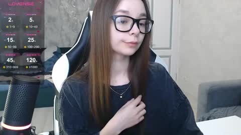 Mila online show from 02/27/25, 11:41