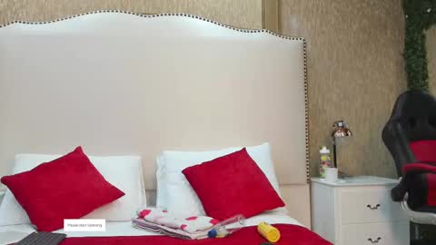 luna online show from 09/29/25, 11:15