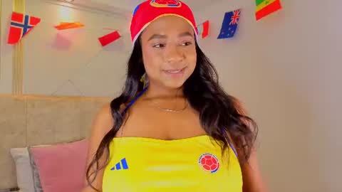 Snapshot of amara_queen_ chatting on 06/17/26, 02:29 Amara online show from 06/17/26, 02:29
