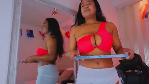 Snapshot of amara_queen_ chatting on 06/26/26, 12:09 Amara online show from 06/26/26, 12:09