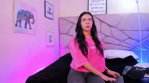 amara velle  online show from 04/06/26, 01:01