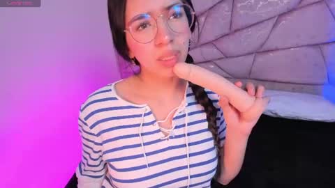 Snapshot of amara_velle chatting on 06/11/26, 01:20 amara velle online show from 06/11/26, 01:20