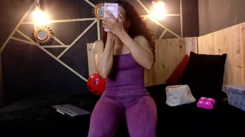 Snapshot of amara_vex chatting on 06/19/26, 12:31 amara_vex online show from 06/19/26, 12:31