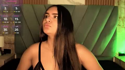 amarahanks_ online show from 11/10/25, 12:48