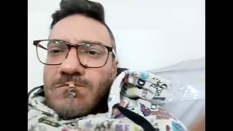 Snapshot of amaras5 chatting on 11/10/25, 12:42 amaras5 online show from 11/10/25, 12:42