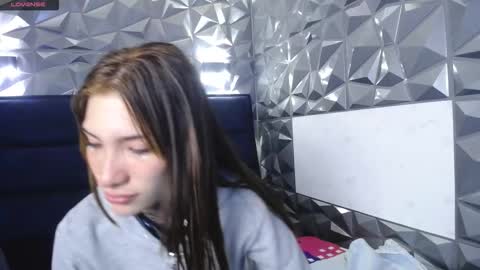 Snapshot of amare_sole chatting on 10/27/25, 10:30 Amare Sole online show from 10/27/25, 10:30
