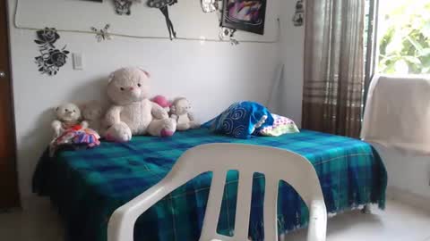 Snapshot of amaris_c chatting on 10/02/25, 02:35 amaris_c online show from 10/02/25, 02:35