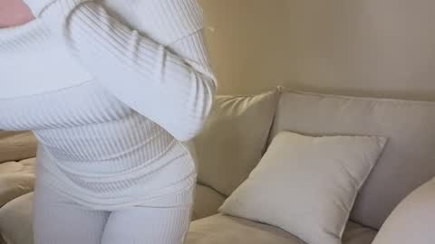 amaya_floress online show from 04/14/26, 03:45