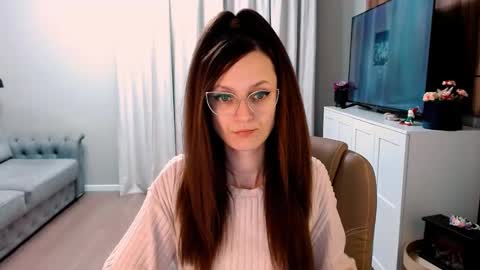 Snapshot of amazingeyes89 chatting on 12/12/24, 03:05 Izza online show from 12/12/24, 03:05