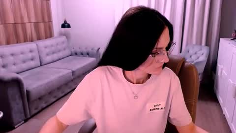 Izza online show from 03/25/26, 03:18