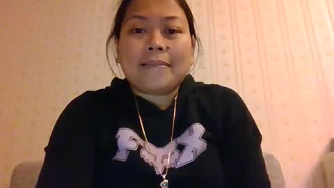 Snapshot of amazinglora chatting on 03/15/26, 05:08 So many calling me Laura but i am Lora now i know Lora is SpanishLaura is EnglishLori is Italian so can call me those name online show from 03/15/26, 05:08