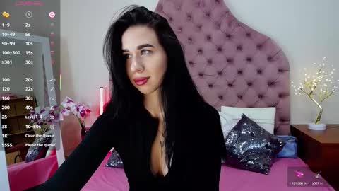 Snapshot of amazongoddess_ chatting on 10/01/25, 12:44 Amazon online show from 10/01/25, 12:44