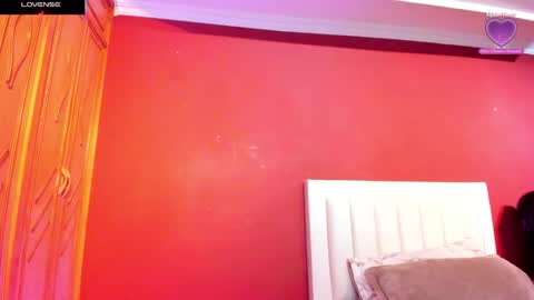 Snapshot of ambaar5 chatting on 12/04/25, 11:52 Sara online show from 12/04/25, 11:52