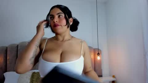 Snapshot of ambar85 chatting on 11/23/25, 01:38 ambar85 online show from 11/23/25, 01:38