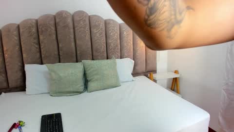 Snapshot of ambar85 chatting on 11/30/25, 01:20 ambar85 online show from 11/30/25, 01:20