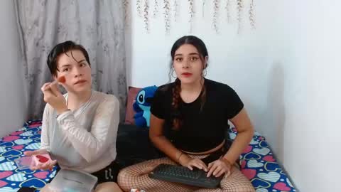 Snapshot of ambarandvalery chatting on 11/23/25, 02:33 AmbarAndValery online show from 11/23/25, 02:33