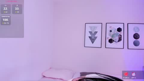 ambarevans_ online show from 10/09/25, 12:03