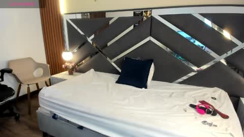 Ambar Ross online show from 04/08/26, 01:33