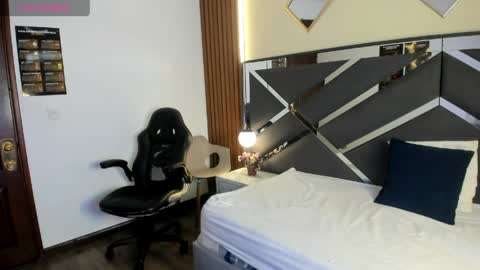 Ambar Ross online show from 04/10/26, 01:27