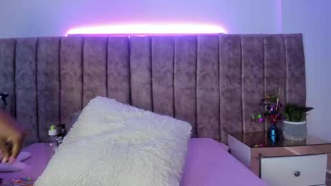 Snapshot of ambeer_fox_ chatting on 04/20/26, 01:47 Amber online show from 04/20/26, 01:47