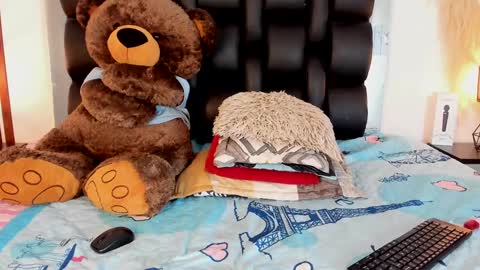 Snapshot of amber_18x chatting on 01/23/25, 03:01 Cody amber online show from 01/23/25, 03:01