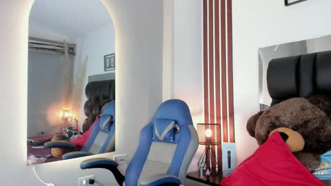 Snapshot of amber_18x chatting on 01/30/25, 06:21 Cody amber online show from 01/30/25, 06:21