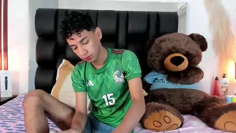 Snapshot of amber_18x chatting on 02/05/25, 12:17 Cody amber online show from 02/05/25, 12:17