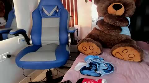 Snapshot of amber_18x chatting on 02/13/25, 03:14 Cody amber online show from 02/13/25, 03:14