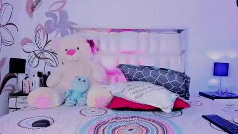 Snapshot of amber_18x chatting on 02/22/25, 12:19 Cody amber online show from 02/22/25, 12:19