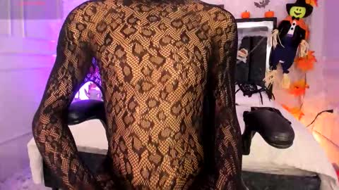 Snapshot of amber_18x chatting on 10/18/25, 12:28 Cody amber online show from 10/18/25, 12:28