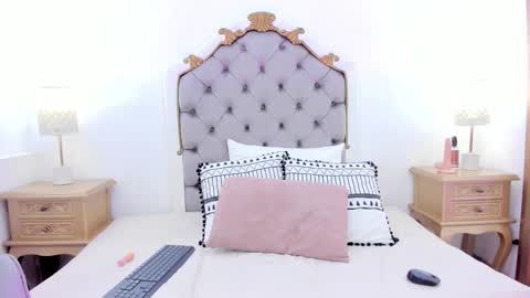 amber  ferrera online show from 02/24/26, 08:18