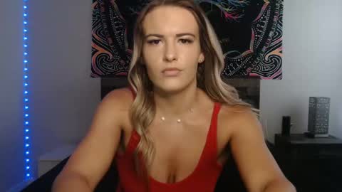 Snapshot of amber__xoxo chatting on 11/22/25, 03:11 Amber online show from 11/22/25, 03:11