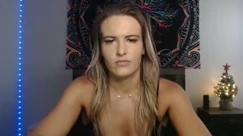 Snapshot of amber__xoxo chatting on 11/23/25, 03:12 Amber online show from 11/23/25, 03:12