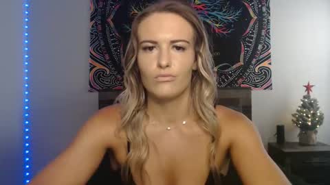 Snapshot of amber__xoxo chatting on 12/02/25, 03:18 Amber online show from 12/02/25, 03:18