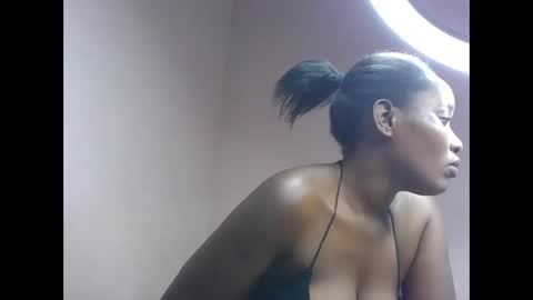 Snapshot of amber_cutie2 chatting on 04/23/26, 02:35 amber_cutie2 online show from 04/23/26, 02:35