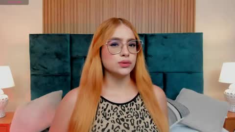 Snapshot of amber_kiss_ chatting on 06/08/26, 06:41 Emily online show from 06/08/26, 06:41