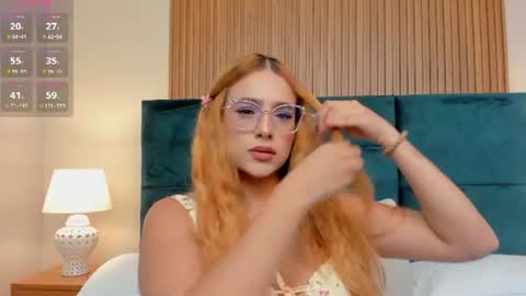 Snapshot of amber_kiss_ chatting on 07/11/26, 06:43 Emily online show from 07/11/26, 06:43