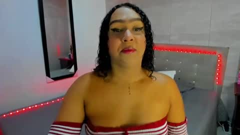 Snapshot of amber_lee20 chatting on 08/09/26, 05:51 LUISA online show from 08/09/26, 05:51