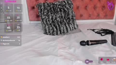 Snapshot of amber_roose75 chatting on 01/08/25, 09:34 julieta  online show from 01/08/25, 09:34