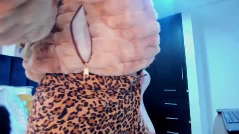 Snapshot of amber_rose23 chatting on 10/13/25, 12:16 Michell online show from 10/13/25, 12:16