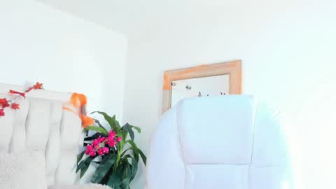 Snapshot of amber_rose23 chatting on 10/16/25, 05:03 Michell online show from 10/16/25, 05:03