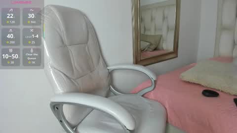 Snapshot of amber_rose23 chatting on 02/18/26, 02:35 Michell online show from 02/18/26, 02:35