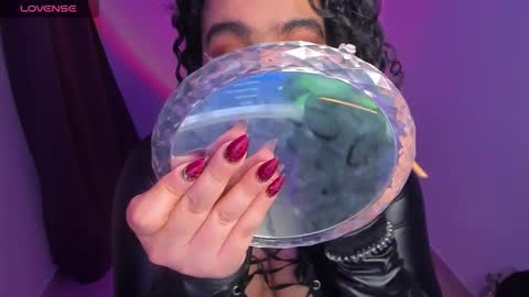 Snapshot of amber_smith20 chatting on 11/09/25, 10:19 find me here --- online show from 11/09/25, 10:19